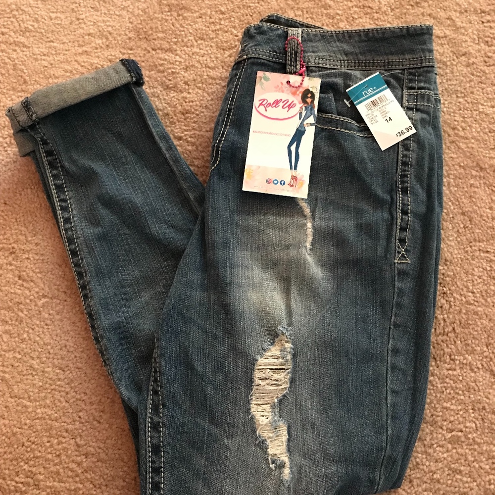 NWT distressed skinny jeans